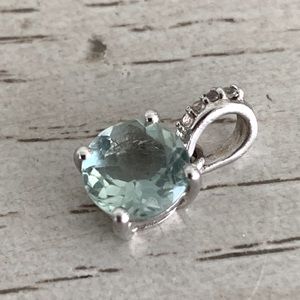 🩵 Gemporia Pendant with Round Gemstone